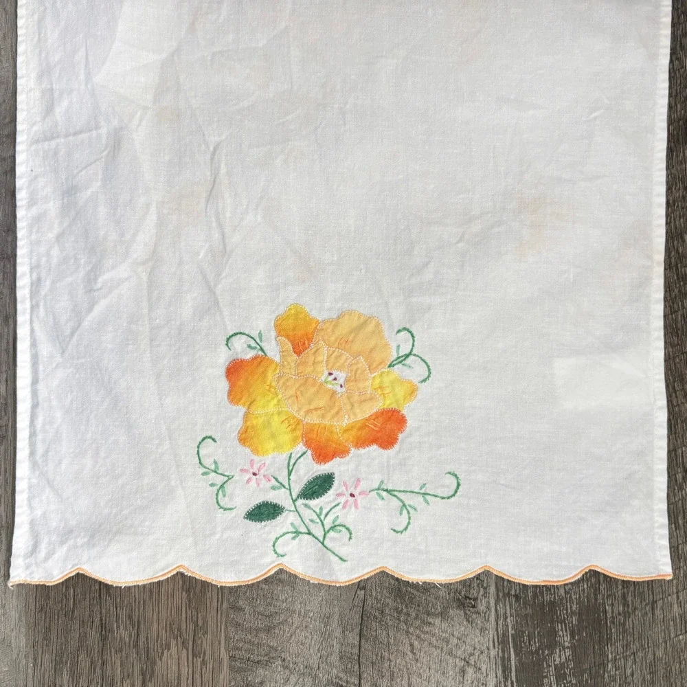 Vintage Hand Embroidered Floral Cotton Tea Towels Set of 3 Scalloped Edge White